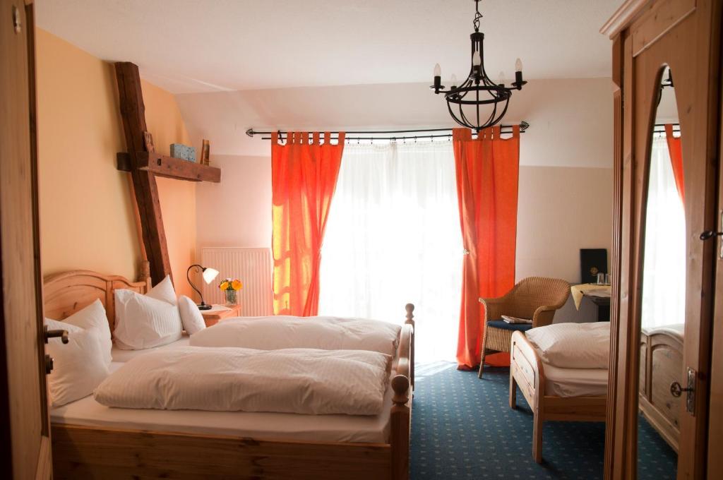 Hotel Schuberths Am Markt Buttenheim Room photo